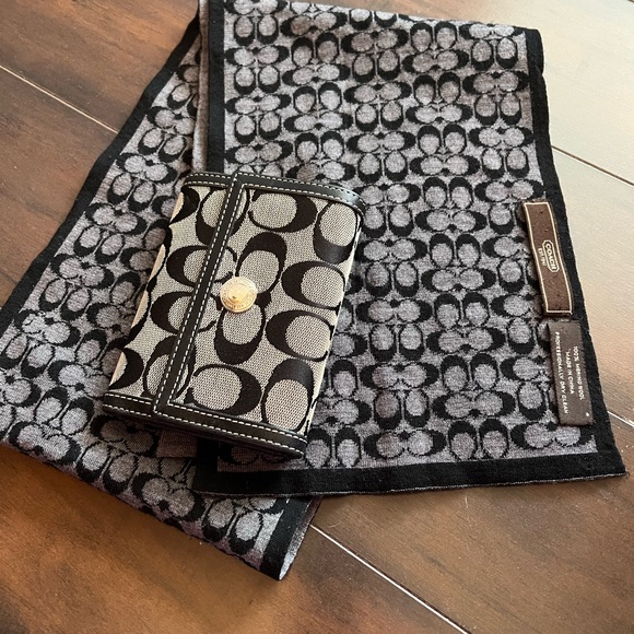 Coach Wallet & Scarf - Picture 2 of 4